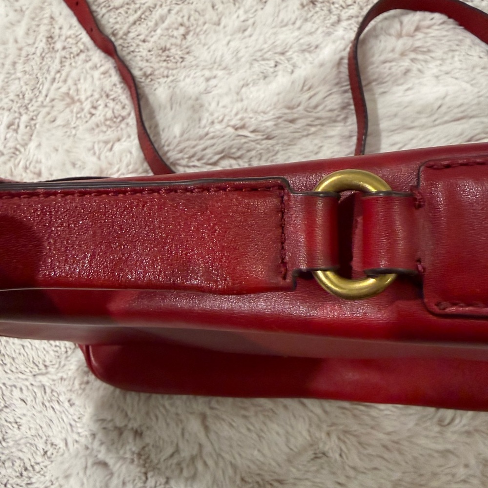 Cherry 🍒 red leather Fossil Memoir Novel flap crossbody handbag - Picture 6 of 15